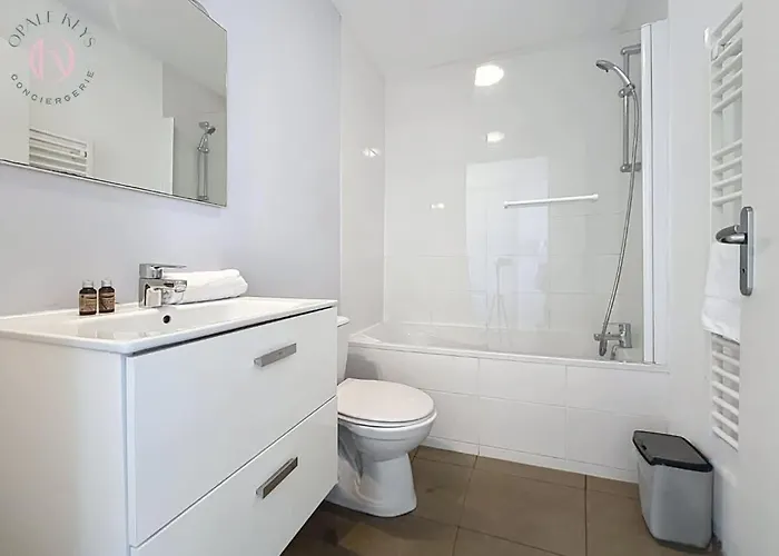 Les Sirenes Contentes - 300 M - Terrace - 2 Bedrooms & Area شقة *